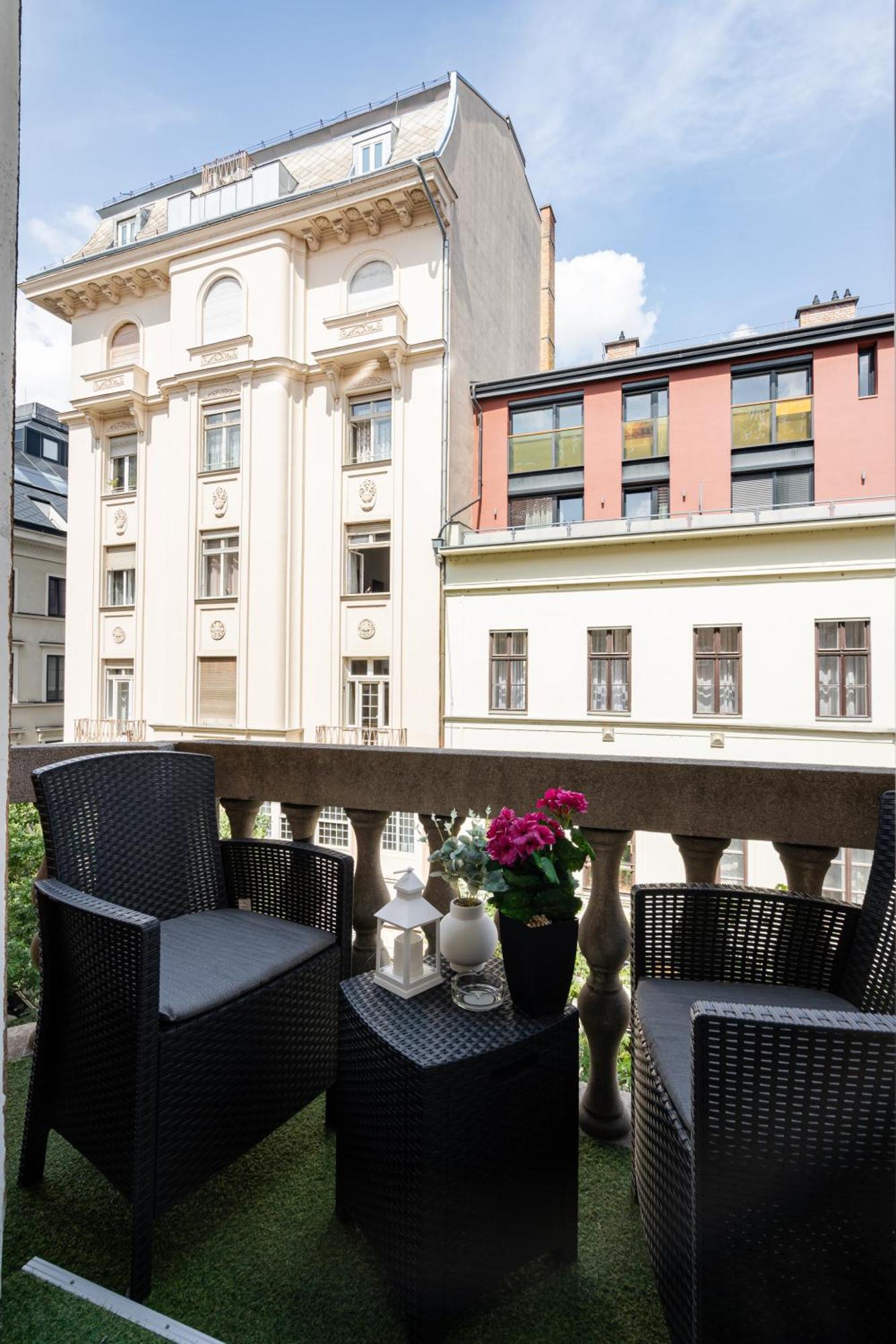 Kiraly 35 Luxury Apartment With Free Parking Будапеща Екстериор снимка