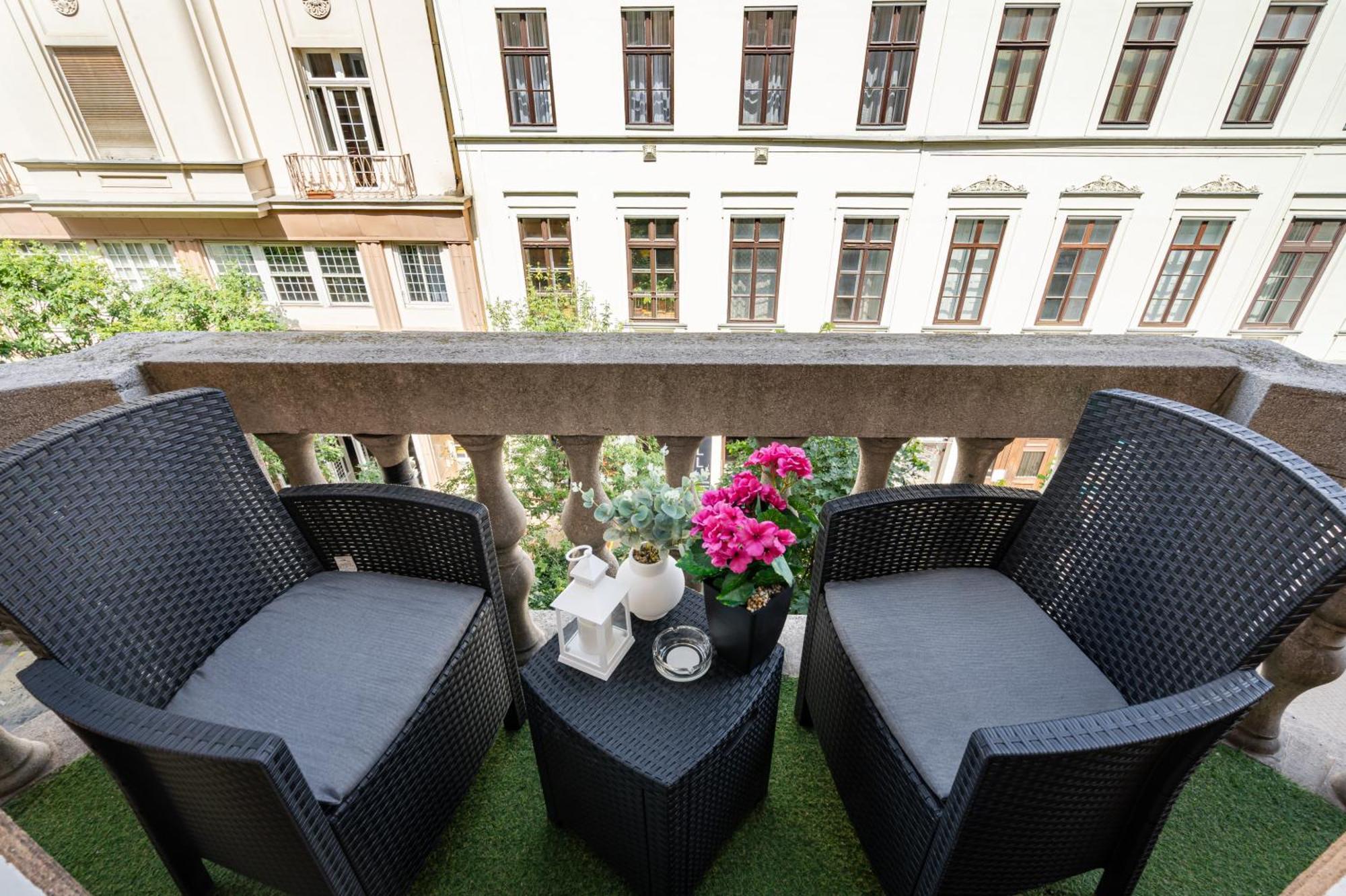 Kiraly 35 Luxury Apartment With Free Parking Будапеща Екстериор снимка