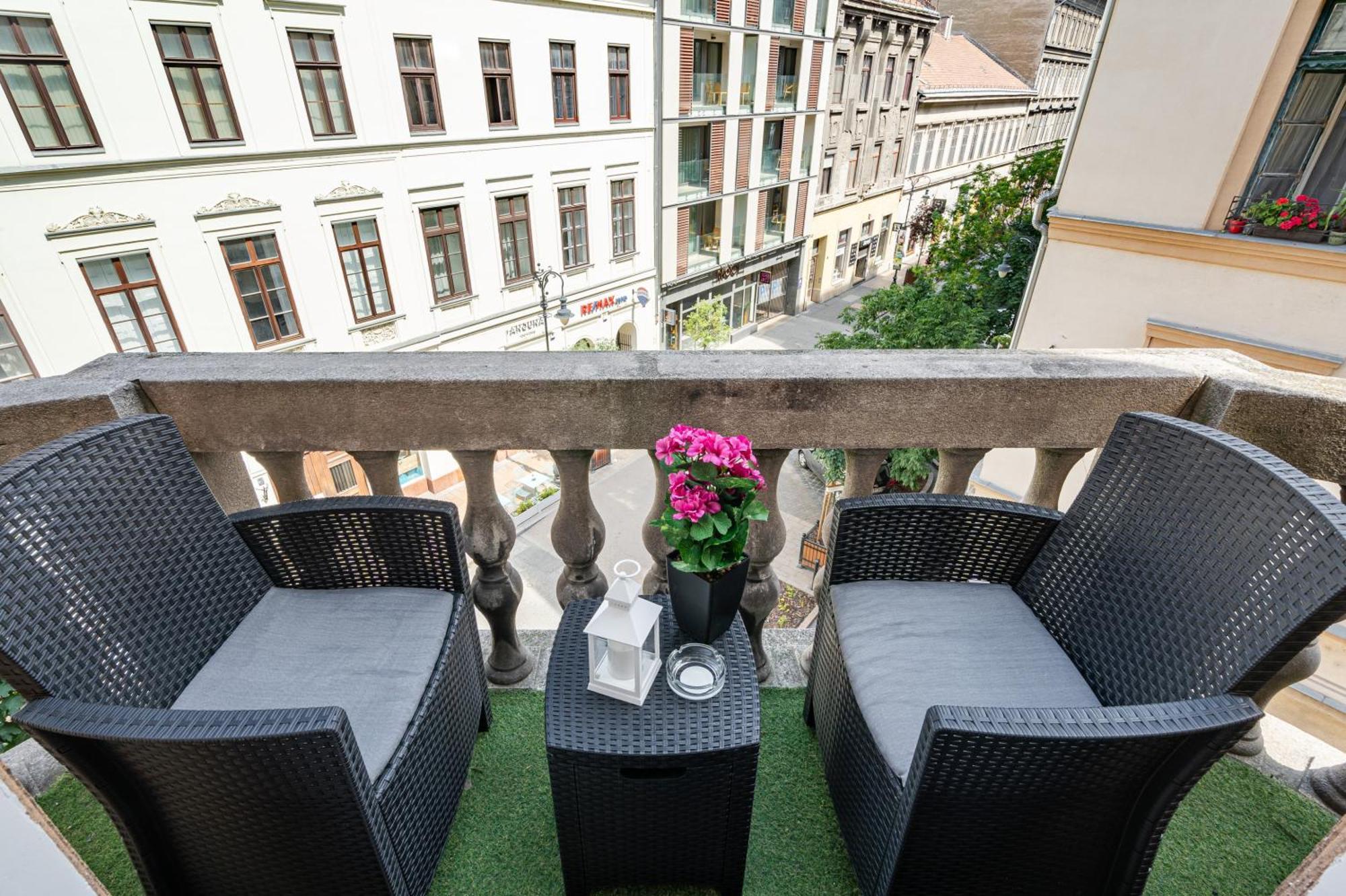 Kiraly 35 Luxury Apartment With Free Parking Будапеща Екстериор снимка